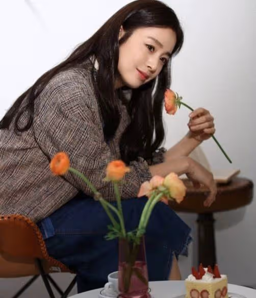 全智賢炫腹曬少女味,金泰希扁嘴賣萌,李多海再變臉:新年新面貌。