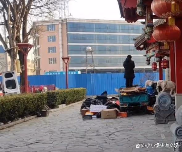 嬌嬌爆料得到證實:趙本山旗下劉老根大舞台正式停業,門口堆滿車