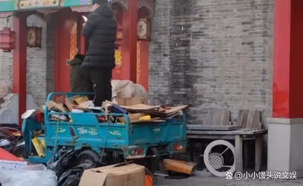 嬌嬌爆料得到證實:趙本山旗下劉老根大舞台正式停業,門口堆滿車