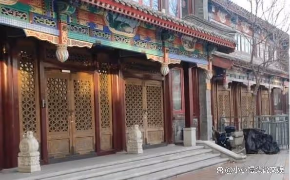 嬌嬌爆料得到證實:趙本山旗下劉老根大舞台正式停業,門口堆滿車