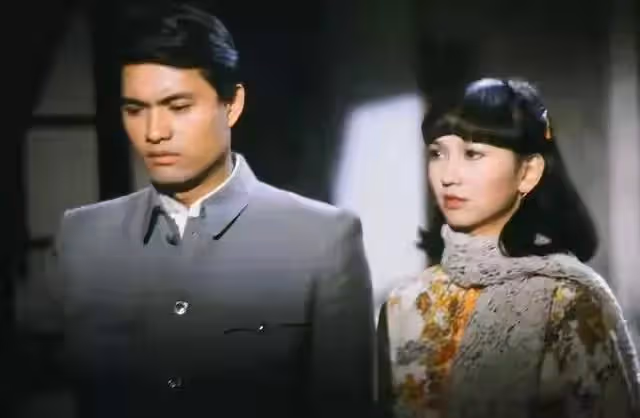 不老男神呂良偉，娶3任妻子，尋根問祖多年終於在湛江找到了鄉親