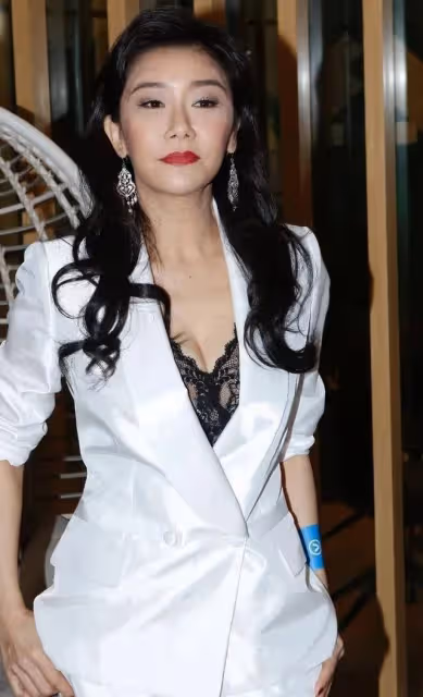 難忘!TVB知名女星大談過往演女同志經歷,與對手濕吻直言很尷尬