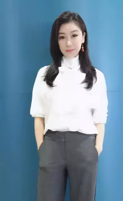 難忘！TVB知名女星大談過往演女同志經歷，與對手濕吻直言很尷尬