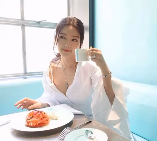 婚姻狀況成謎!前TVB女星曬照疑暗指情變,一年多未曾公開秀恩愛