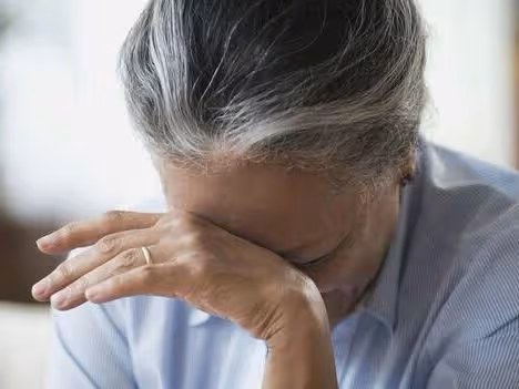 前妻弄丟兒子含恨離世,繼女帶男友回家,看見來的人淚目