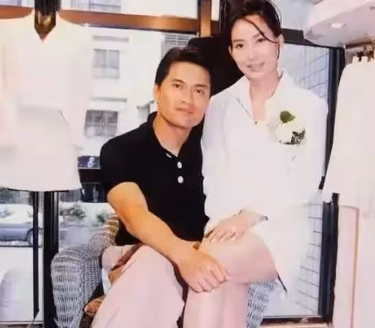不老男神呂良偉，娶3任妻子，尋根問祖多年終於在湛江找到了鄉親