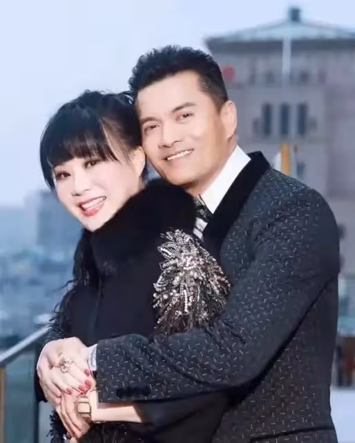 不老男神呂良偉，娶3任妻子，尋根問祖多年終於在湛江找到了鄉親