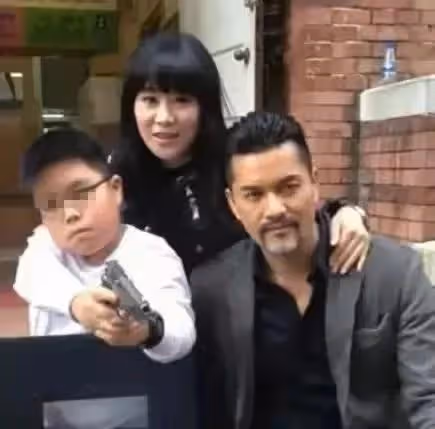 不老男神呂良偉，娶3任妻子，尋根問祖多年終於在湛江找到了鄉親