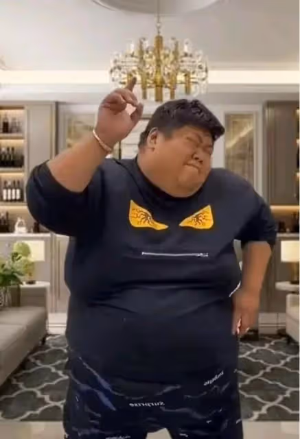 胖猴仔為減肥不能吃播,向資本低頭被迫重新營業,卻換了一種方式