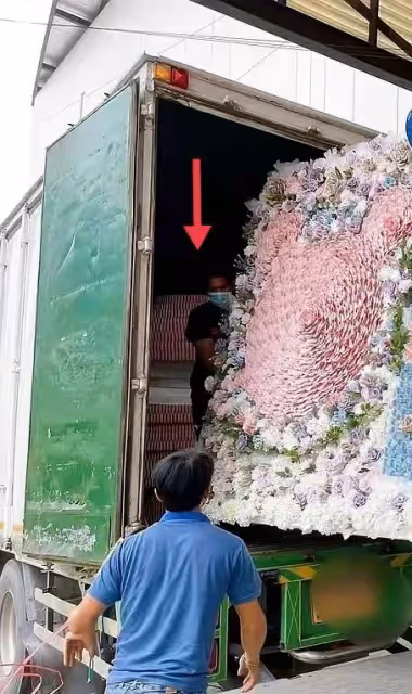泰男星中國粉絲頂風集資!用錢堆兩米高蛋糕,鈔票做禮物裝滿卡車