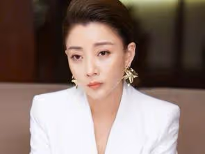 「演技標杆」殷桃,38歲拿下視後大滿貫,為何情路卻異常坎坷