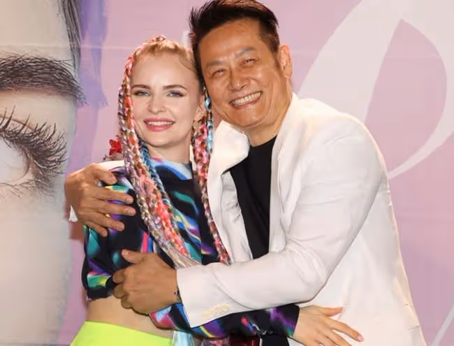 恭喜!62歲徐乃麟榮升外公,女兒嫁大10歲畫家一年半,順利生娃
