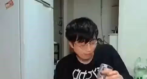 韓國女主播一次約見兩名男粉絲，疑似發生關係，事後稱是自導自演