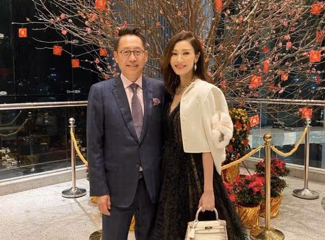 李嘉欣10歲兒子在網上賣衣服賺錢，傳成年後一次性繼承400億財產
