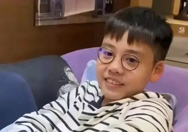 李嘉欣10歲兒子在網上賣衣服賺錢，傳成年後一次性繼承400億財產