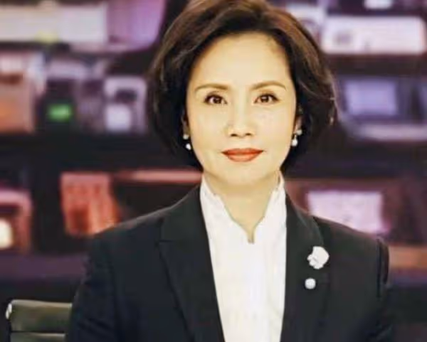 央視女主播徐俐:離婚後獨自撫養孩子,再婚後兒子的舉動讓她淚目