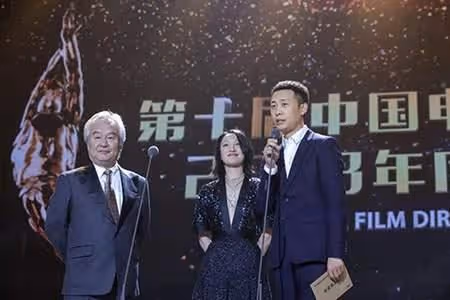 演員張譯高情商獲獎感言名場面,回答滴水不漏