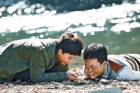 演員張譯高情商獲獎感言名場面,回答滴水不漏
