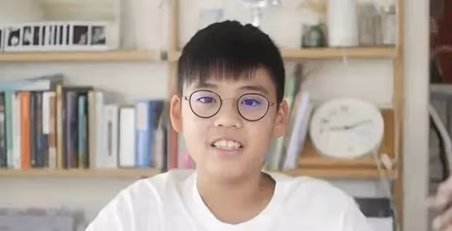 李嘉欣10歲兒子在網上賣衣服賺錢，傳成年後一次性繼承400億財產
