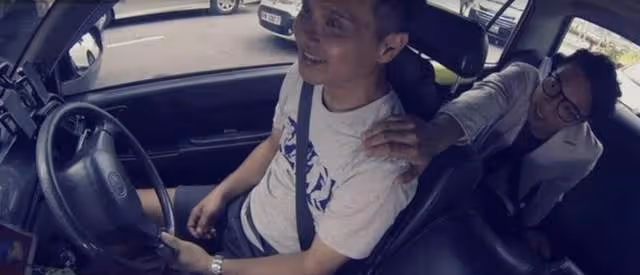 57歲港星做抗疫的士司機,兼職日薪兩千,不懼感染專程接送確診者
