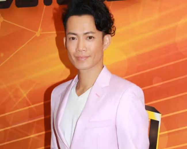45歲男星官宣離婚!與妻子相戀20年不生子,現被傳出新戀情忙否認
