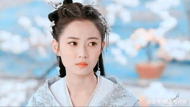 迪麗熱巴中分,程瀟劉海,陳鈺琪額頭,藝人演角色還是角色演明星
