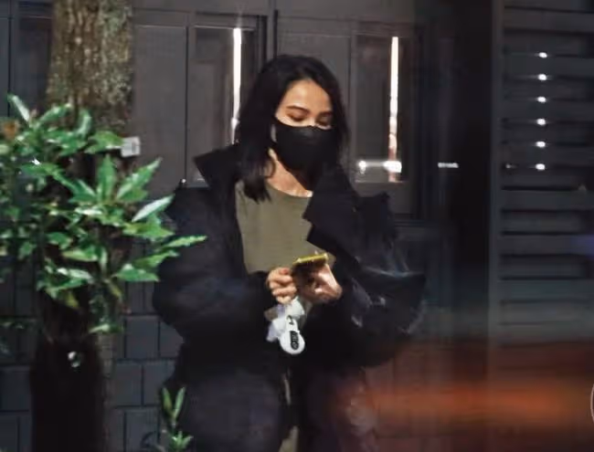 歐弟前妻情人節約會被拍,與小10歲男星落荒而逃,離婚前被指出軌