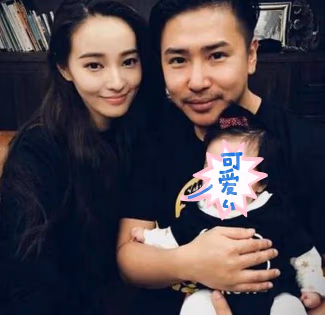 歐弟前妻情人節約會被拍,與小10歲男星落荒而逃,離婚前被指出軌