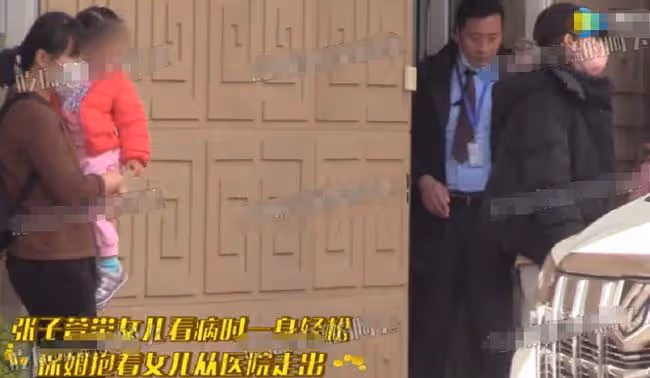 陳赫一家出行排場大,下雨天讓專人撐傘,妻女坐百萬豪車保姆跟隨