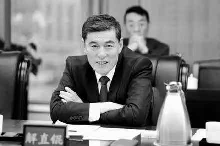 58歲毛阿敏喪夫後首次亮相!身形消瘦眼泛淚光,與友喝酒動作豪邁