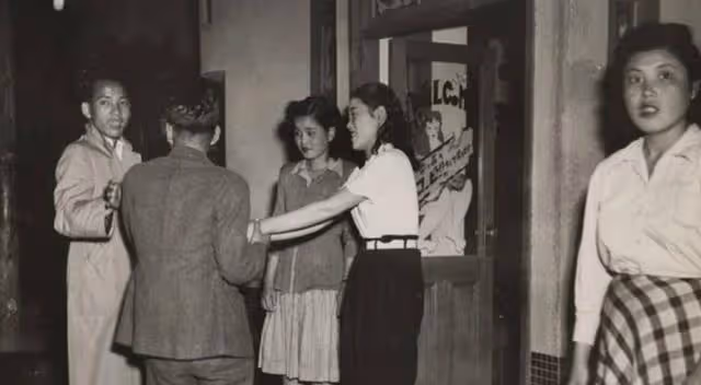 她是日本著名的「風塵女」，站了60年的街，背後的愛情悲劇太感人