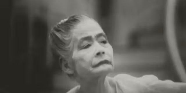 她是日本著名的「風塵女」，站了60年的街，背後的愛情悲劇太感人