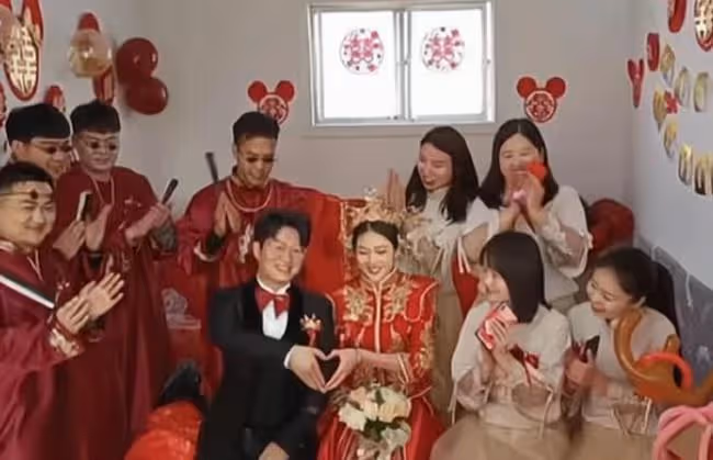 田靜弟弟辦大婚，老杜粉絲卻放哀樂，杜粉舉報姚爸沒做核酸遭打臉