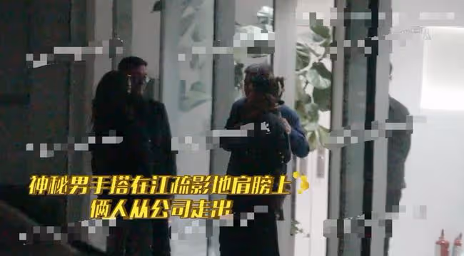 歡樂頌3劇組聚餐，江疏影白酒一口悶，座位遠離「新五美」引爭議