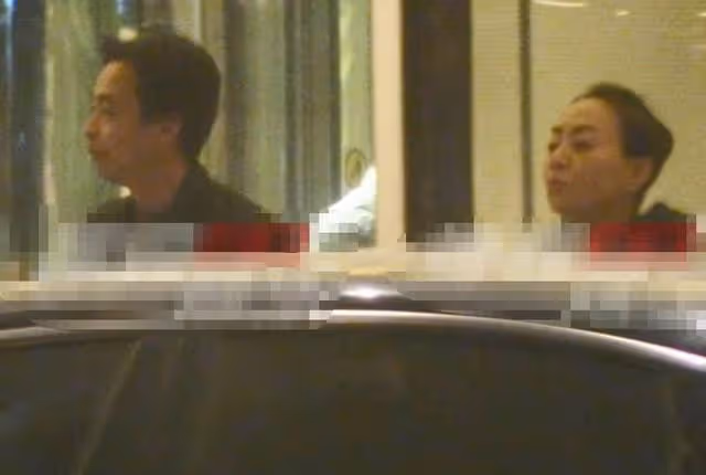 遭前夫暗諷後宋丹丹近況曝光，扎小辮公園遛彎，健步如飛姿勢霸氣