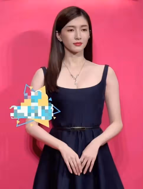 眾女星參加品牌活動：楊采鈺秀曼妙身材，江疏影滿身是鑽顯富貴