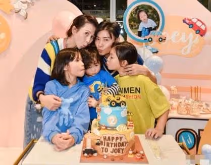 蔡少芬慶祝兩歲兒子生日，生日照片曝光，模子和張晉簡直如出一轍