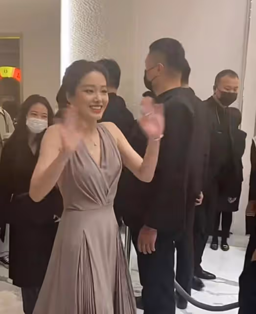 眾女星參加品牌活動：楊采鈺秀曼妙身材，江疏影滿身是鑽顯富貴