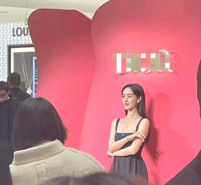 眾女星參加品牌活動：楊采鈺秀曼妙身材，江疏影滿身是鑽顯富貴