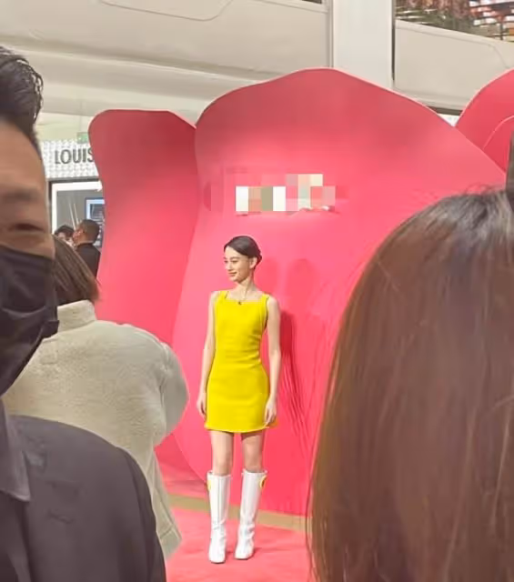 眾女星參加品牌活動：楊采鈺秀曼妙身材，江疏影滿身是鑽顯富貴
