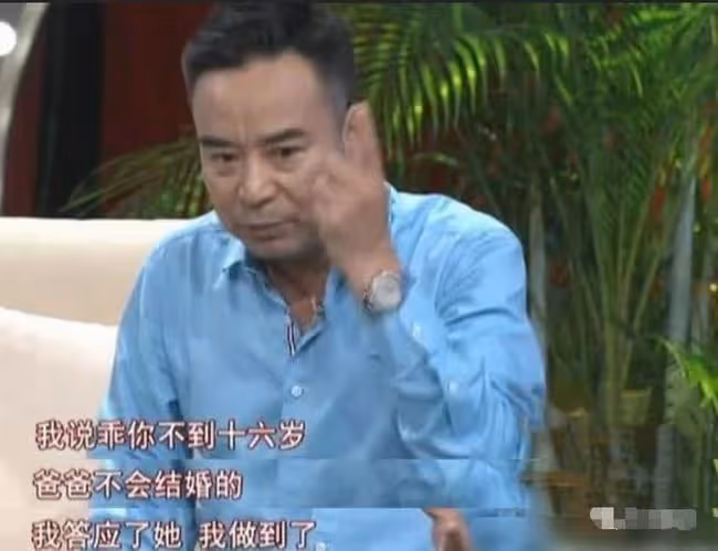 63歲岳躍利現身河南老家！吃蒼蠅小館接地氣，滿頭黑髮精神抖擻