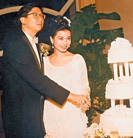 61歲鍾楚紅近照曝光！打扮樸素低調熱愛運動 丈夫病逝後孤身一人旅遊散心