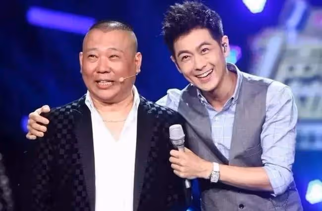 晚會上,林志穎喊郭德綱「叔」,郭德綱的回答亮了,網友:不愧是說相聲的