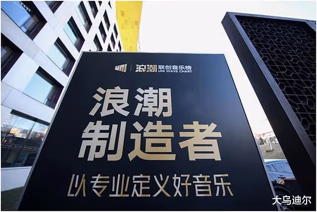 單依純不僅是「迷」還有些「愣」,都說唱商高唱功強的妹子一根筋