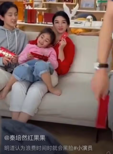明道拍攝時因小孩不配合黑臉走開,對黃奕說髒話,只是素質問題嗎