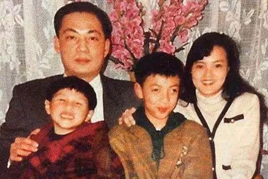 從小被強行裹胸、打針抑制生長,丈夫意外燒死,她的一生太慘