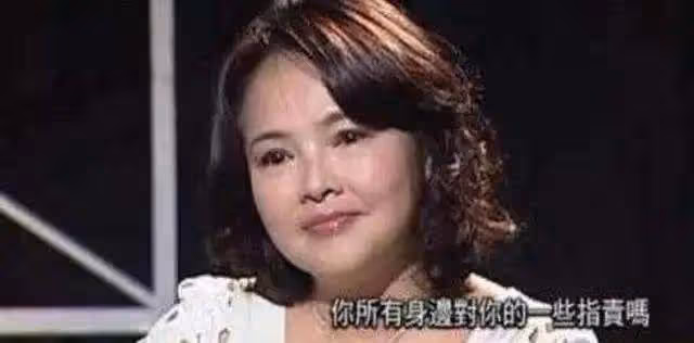 從小被強行裹胸、打針抑制生長,丈夫意外燒死,她的一生太慘