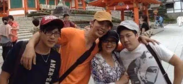 從小被強行裹胸、打針抑制生長,丈夫意外燒死,她的一生太慘