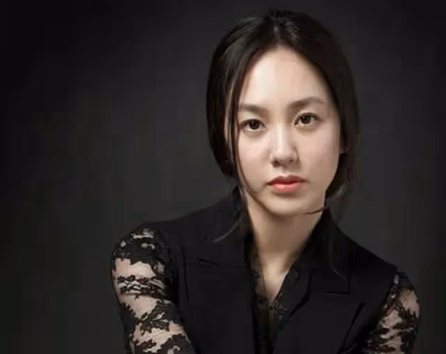 「凍齡女神」朴珠美:遭丈夫背叛,40歲帶娃離婚,如今怎樣了?