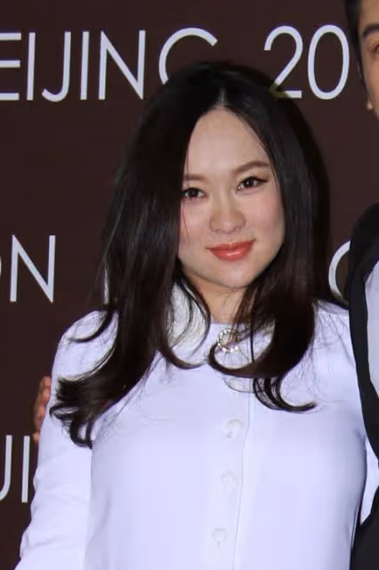 人生「開掛」,42歲阿姨倒追小鮮肉,成功生下雙胞胎